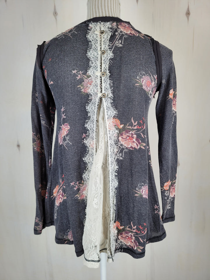 REWIND FLORAL TOP WITH OPEN BACK LACE DETAIL LADIES XS PRE-LOVED